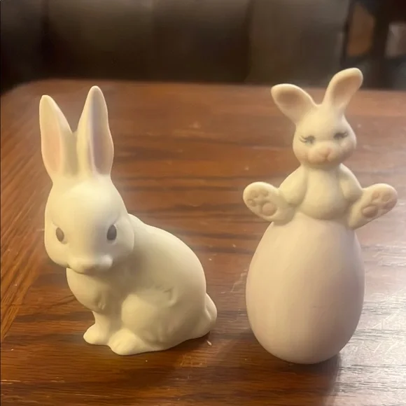 White Ceramic Bunny Figurines - Picture 1 of 2